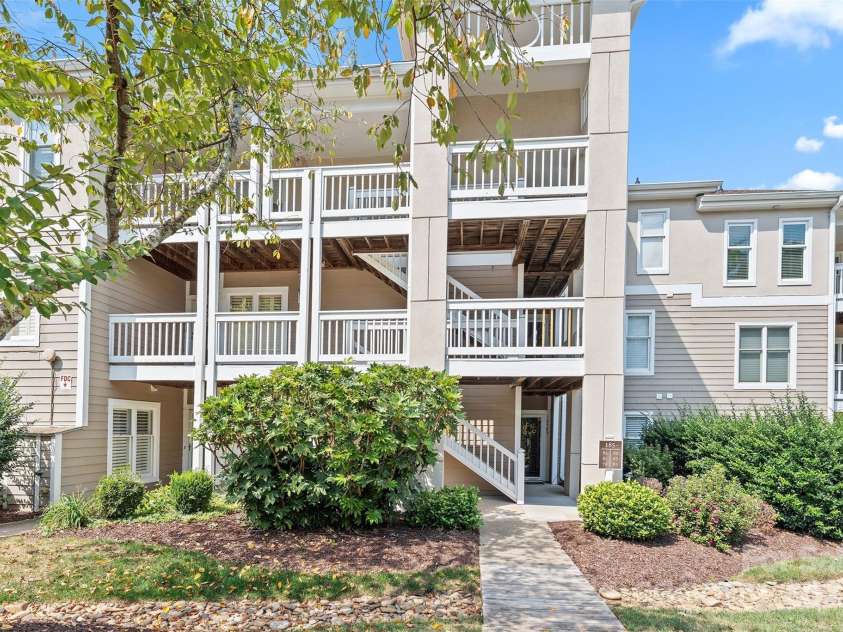 18589 Vineyard Point Lane, Cornelius, NC 28031.  MLS# CAR4305413, YatesRealty ID 4340. Building Exterior