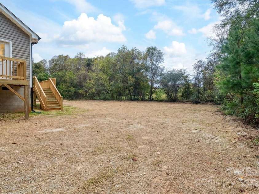 118 Aspen Street, Yadkinville, NC 27055.  MLS# CAR4313375, YatesRealty ID 43402. 