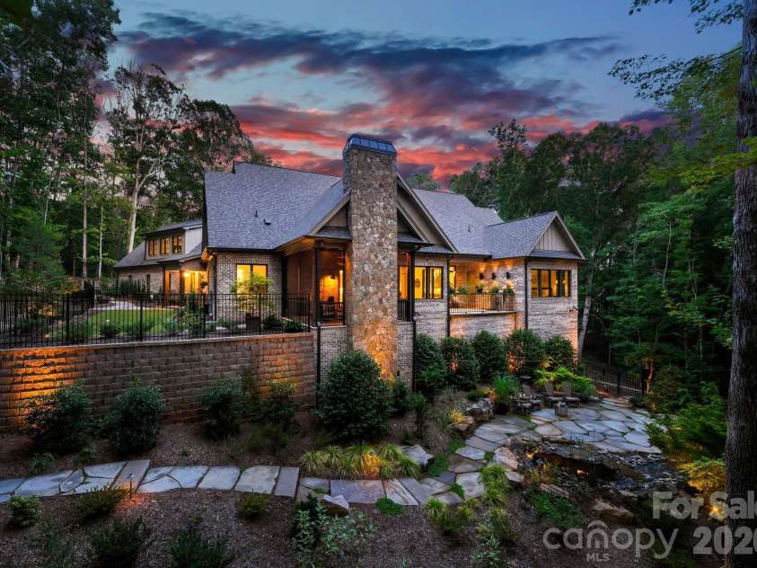 8921 Island Point Road, Charlotte, NC 28278.  MLS# CAR4408365, YatesRealty ID 43402. 