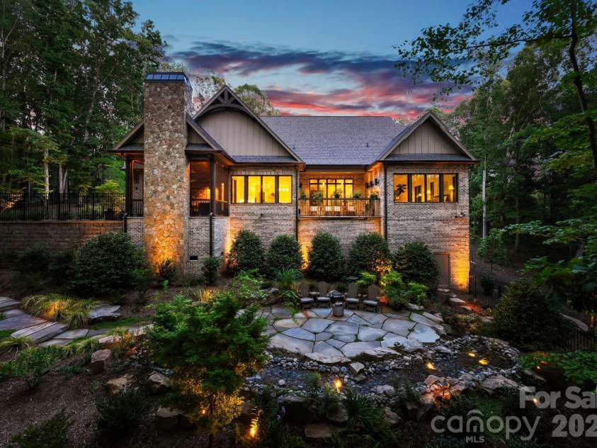 8921 Island Point Road, Charlotte, NC 28278.  MLS# CAR4408365, YatesRealty ID 43402. 