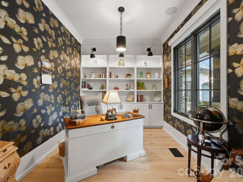 8921 Island Point Road, Charlotte, NC 28278.  MLS# CAR4408365, YatesRealty ID 43402. 