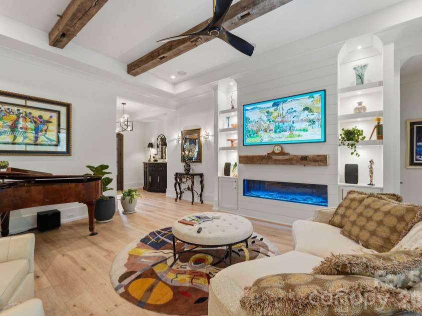 8921 Island Point Road, Charlotte, NC 28278.  MLS# CAR4408365, YatesRealty ID 43402. 