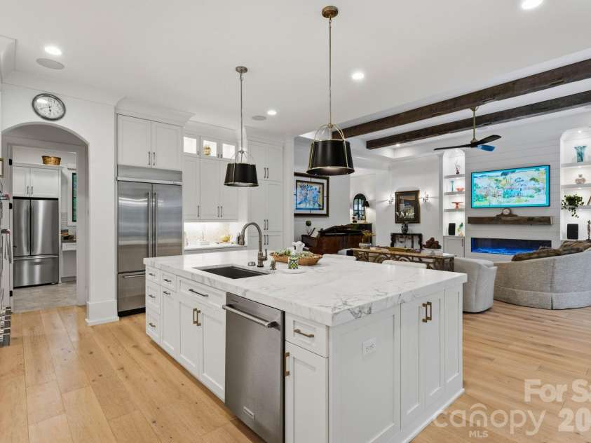 8921 Island Point Road, Charlotte, NC 28278.  MLS# CAR4408365, YatesRealty ID 43402. 