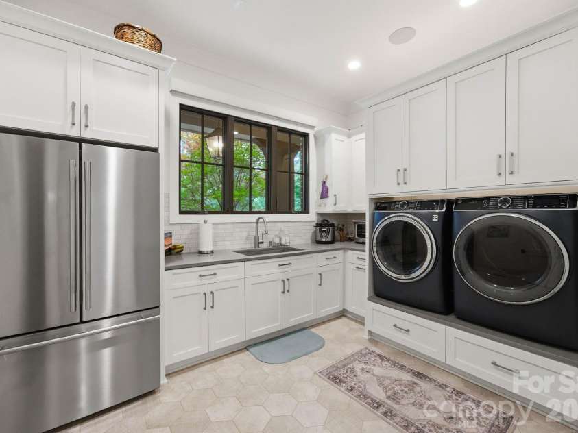 8921 Island Point Road, Charlotte, NC 28278.  MLS# CAR4408365, YatesRealty ID 43402. 