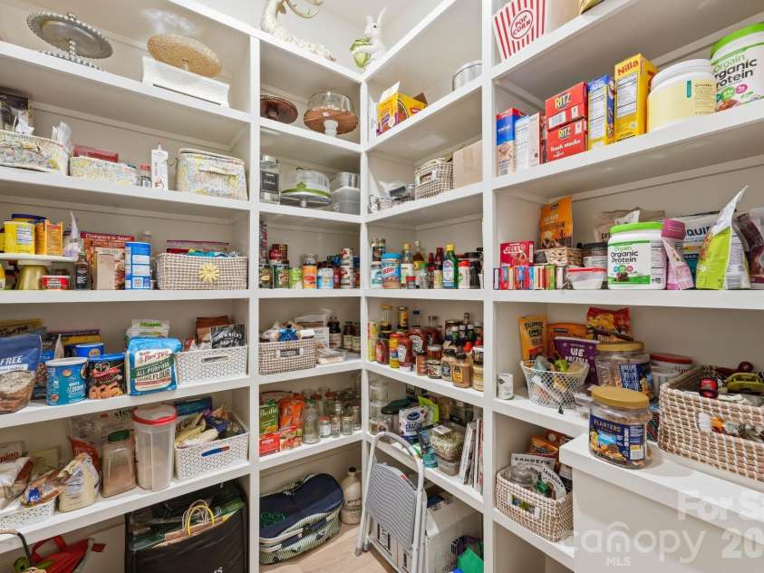 8921 Island Point Road, Charlotte, NC 28278.  MLS# CAR4408365, YatesRealty ID 43402. 