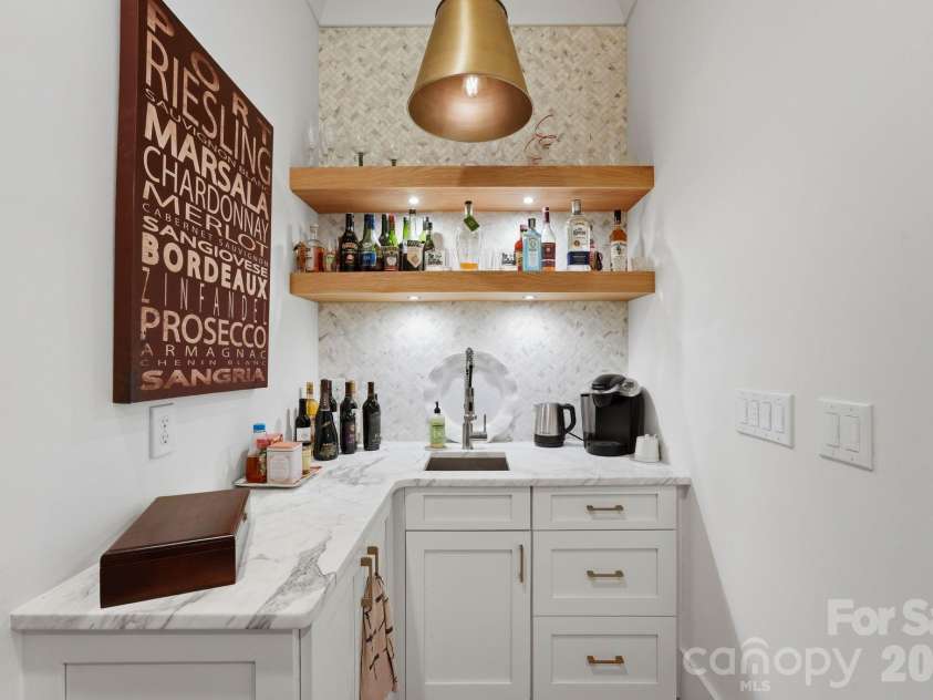 8921 Island Point Road, Charlotte, NC 28278.  MLS# CAR4408365, YatesRealty ID 43402. 