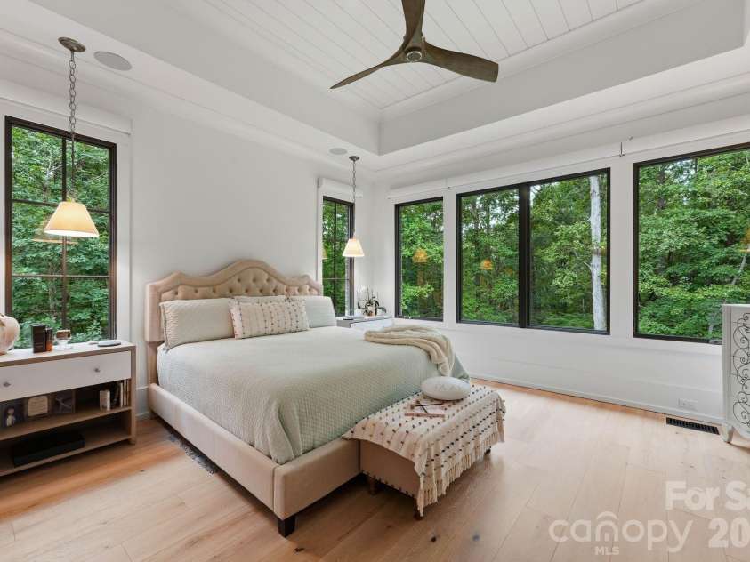 8921 Island Point Road, Charlotte, NC 28278.  MLS# CAR4408365, YatesRealty ID 43402. 