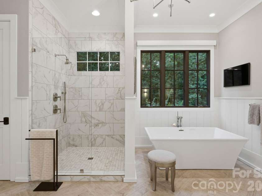 8921 Island Point Road, Charlotte, NC 28278.  MLS# CAR4408365, YatesRealty ID 43402. 
