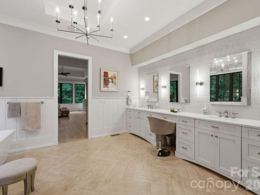 8921 Island Point Road, Charlotte, NC 28278.  MLS# CAR4408365, YatesRealty ID 43402. 