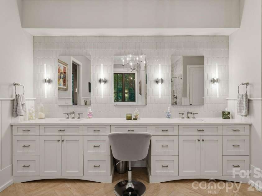 8921 Island Point Road, Charlotte, NC 28278.  MLS# CAR4408365, YatesRealty ID 43402. 