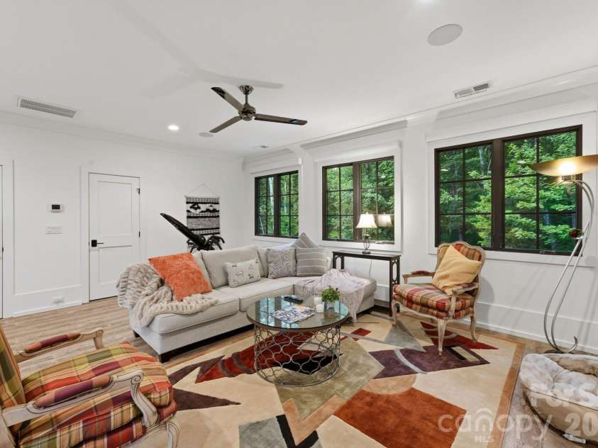8921 Island Point Road, Charlotte, NC 28278.  MLS# CAR4408365, YatesRealty ID 43402. 