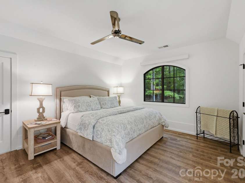 8921 Island Point Road, Charlotte, NC 28278.  MLS# CAR4408365, YatesRealty ID 43402. 