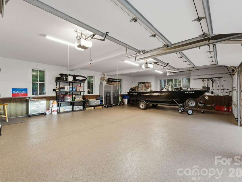 8921 Island Point Road, Charlotte, NC 28278.  MLS# CAR4408365, YatesRealty ID 43402. 