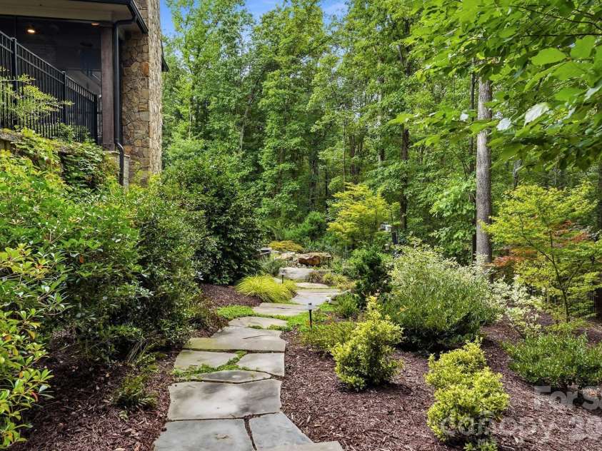 8921 Island Point Road, Charlotte, NC 28278.  MLS# CAR4408365, YatesRealty ID 43402. 