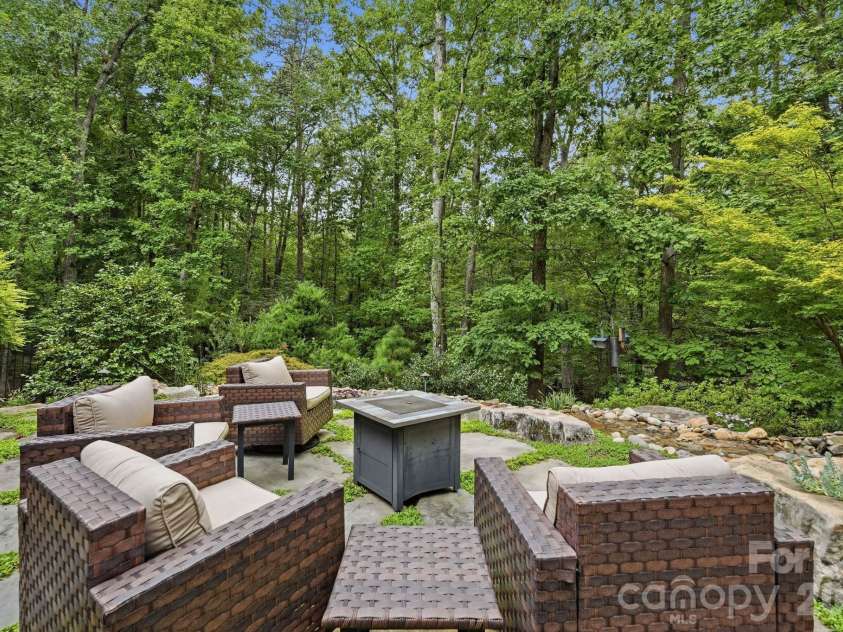 8921 Island Point Road, Charlotte, NC 28278.  MLS# CAR4408365, YatesRealty ID 43402. 