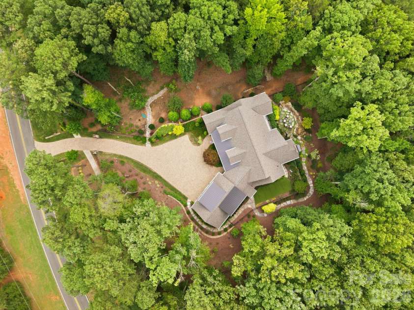 8921 Island Point Road, Charlotte, NC 28278.  MLS# CAR4408365, YatesRealty ID 43402. 