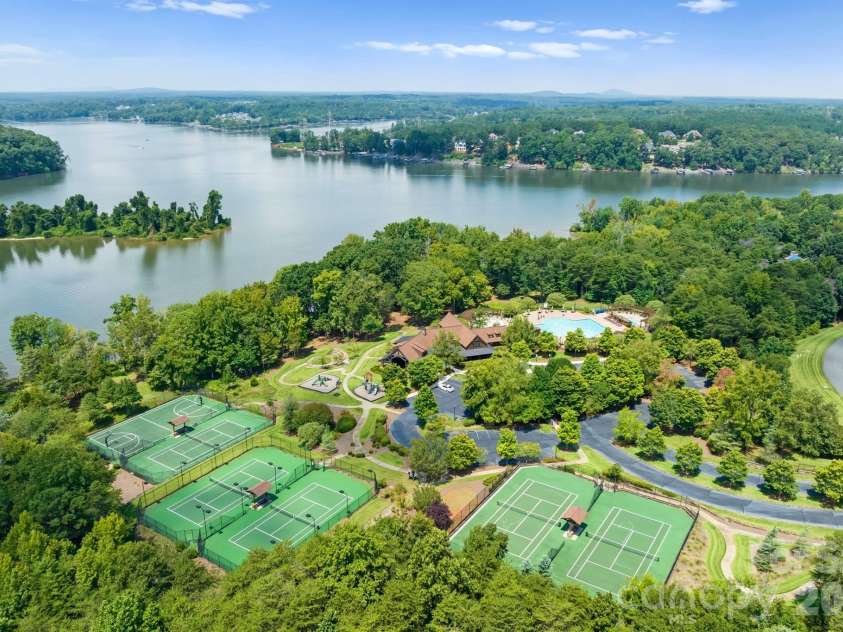 8921 Island Point Road, Charlotte, NC 28278.  MLS# CAR4408365, YatesRealty ID 43402. 
