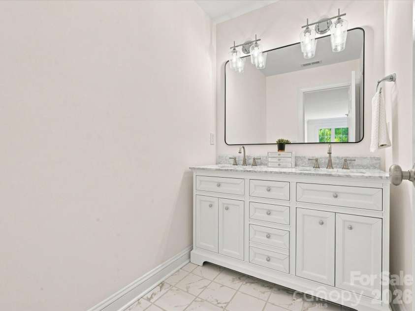 1012 Easthampton Lane, Waxhaw, NC 28173.  MLS# CAR4406705, YatesRealty ID 43403. Full bath upper level guest