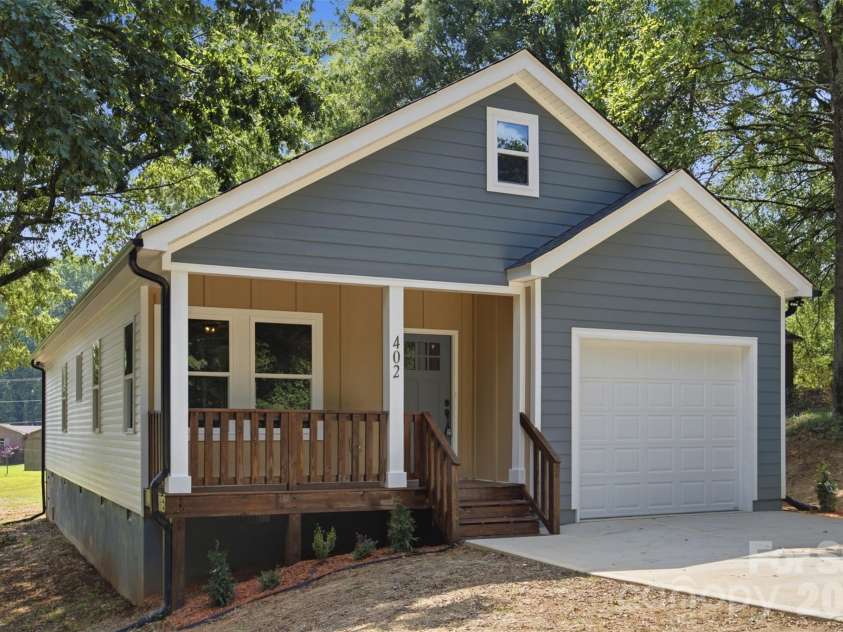 402 Brookwood Avenue, Cherryville, NC 28021.  MLS# CAR4406967, YatesRealty ID 43404. 