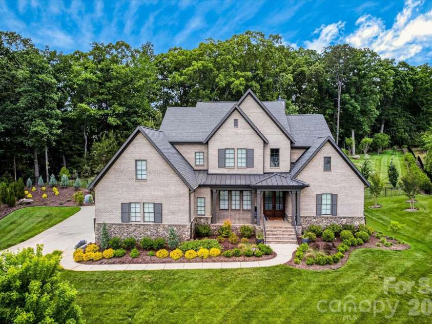 1115 Shelton Oaks Court, Matthews, NC 28105.  MLS# CAR4407717, YatesRealty ID 43405. 