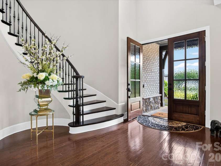 1115 Shelton Oaks Court, Matthews, NC 28105.  MLS# CAR4407717, YatesRealty ID 43405. 