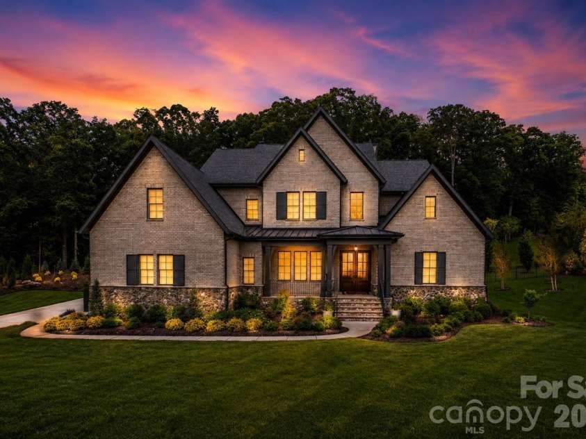 1115 Shelton Oaks Court, Matthews, NC 28105.  MLS# CAR4407717, YatesRealty ID 43405. 