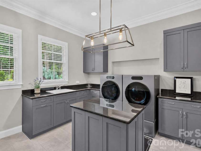 1115 Shelton Oaks Court, Matthews, NC 28105.  MLS# CAR4407717, YatesRealty ID 43405. 