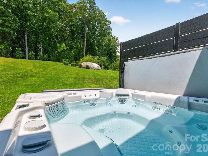 1115 Shelton Oaks Court, Matthews, NC 28105.  MLS# CAR4407717, YatesRealty ID 43405. 