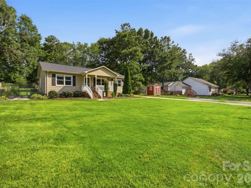 165 Obrien Place, Concord, NC 28025.  MLS# CAR4411507, YatesRealty ID 43408. Exterior Front
