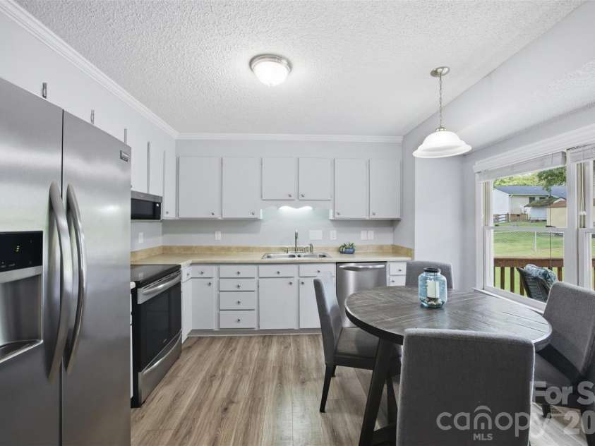 165 Obrien Place, Concord, NC 28025.  MLS# CAR4411507, YatesRealty ID 43408. Kitchen