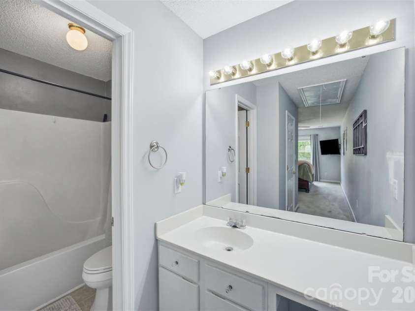 165 Obrien Place, Concord, NC 28025.  MLS# CAR4411507, YatesRealty ID 43408. Primary Bathroom