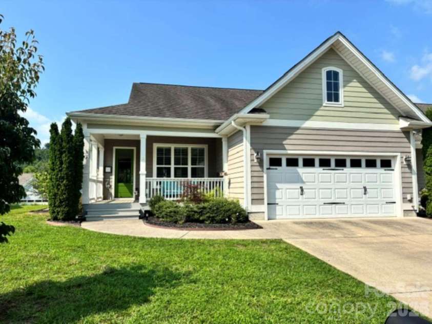 30 Rose Point Drive, Leicester, NC 28748.  MLS# CAR4412808, YatesRealty ID 43409. 