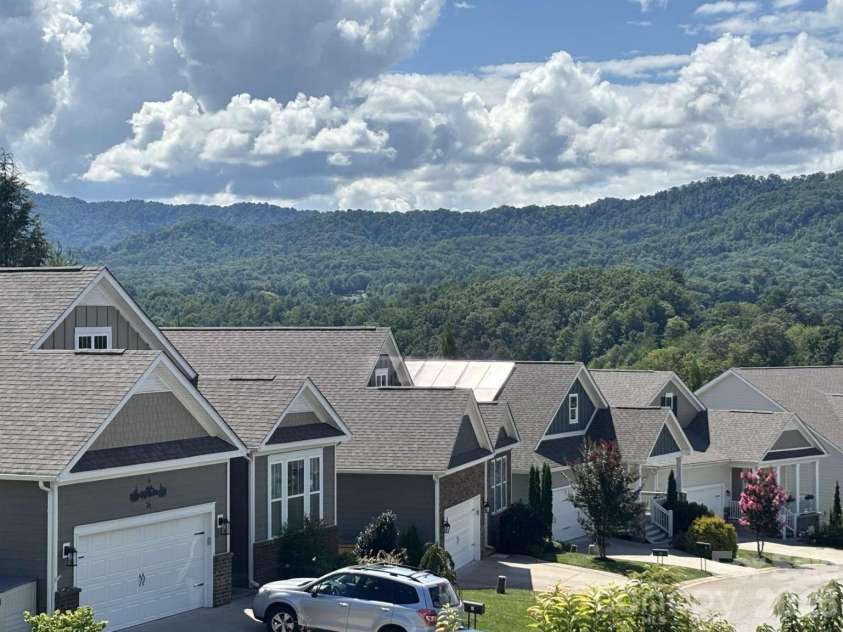 30 Rose Point Drive, Leicester, NC 28748.  MLS# CAR4412808, YatesRealty ID 43409. 