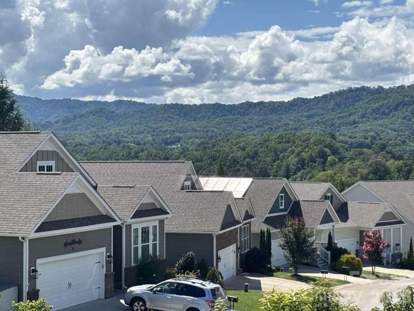 30 Rose Point Drive, Leicester, NC 28748.  MLS# CAR4412808, YatesRealty ID 43409. 