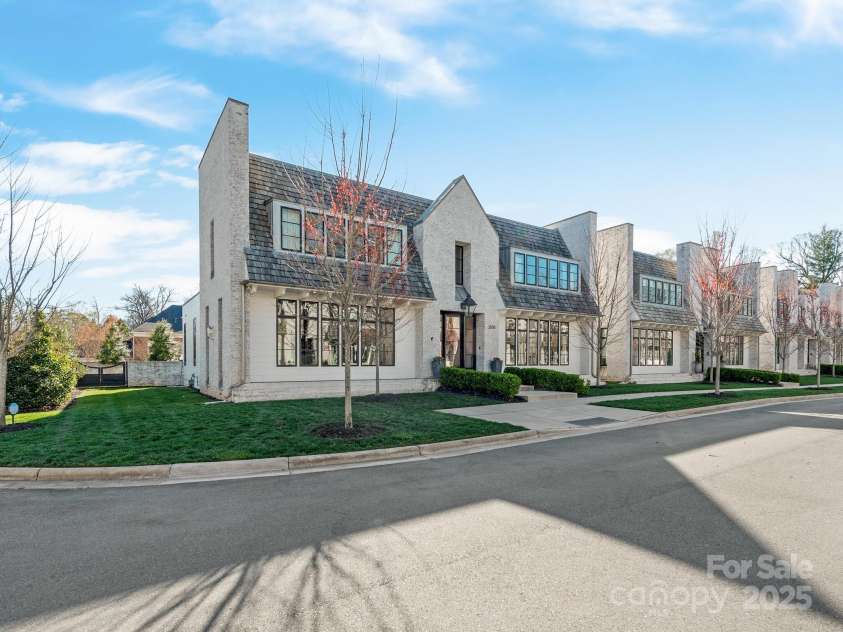2836 Kenwood Sharon Lane, Charlotte, NC 28211.  MLS# CAR4238683, YatesRealty ID 4341. Front Exterior