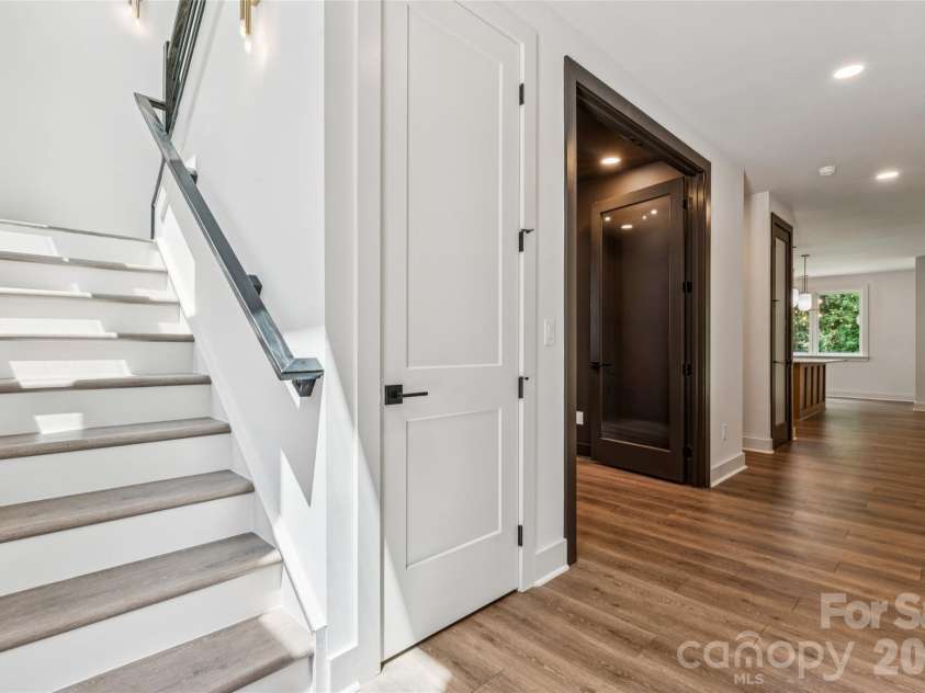 2412 Crestview Drive, Charlotte, NC 28216.  MLS# CAR4332817, YatesRealty ID 43411. 