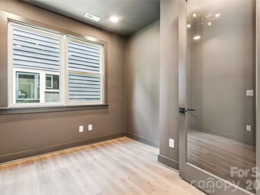 2412 Crestview Drive, Charlotte, NC 28216.  MLS# CAR4332817, YatesRealty ID 43411. 