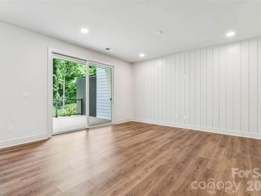 2412 Crestview Drive, Charlotte, NC 28216.  MLS# CAR4332817, YatesRealty ID 43411. 