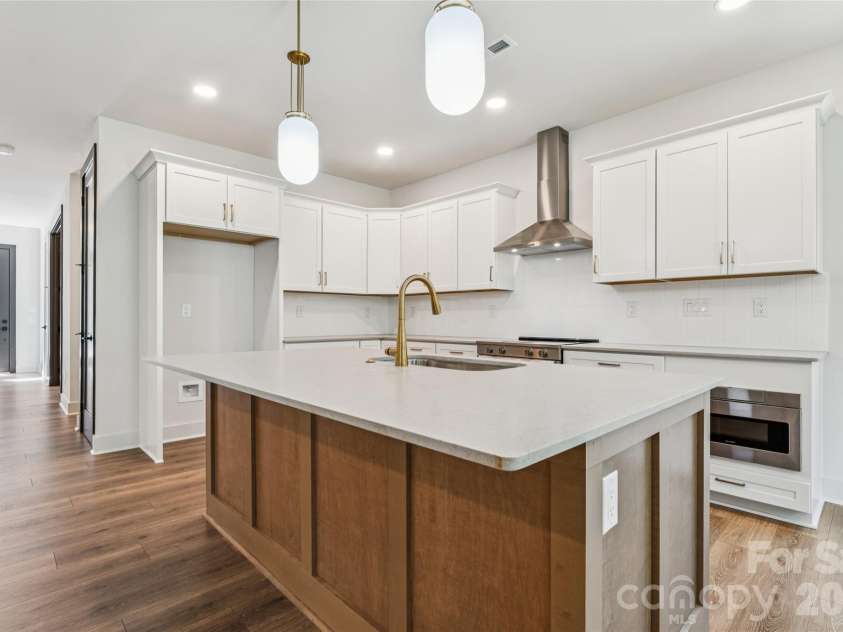 2412 Crestview Drive, Charlotte, NC 28216.  MLS# CAR4332817, YatesRealty ID 43411. 