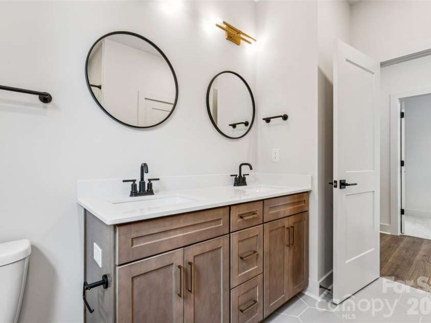 2412 Crestview Drive, Charlotte, NC 28216.  MLS# CAR4332817, YatesRealty ID 43411. 