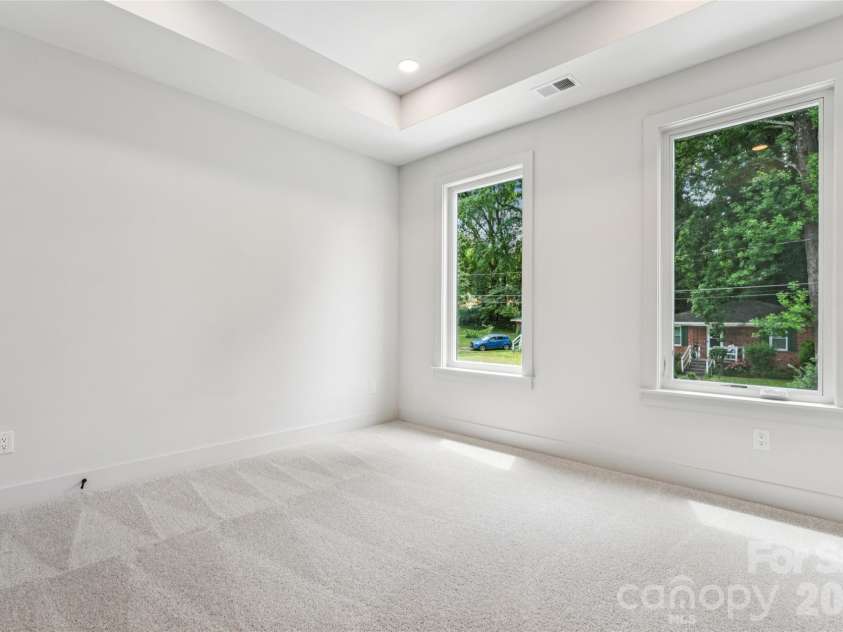 2412 Crestview Drive, Charlotte, NC 28216.  MLS# CAR4332817, YatesRealty ID 43411. 