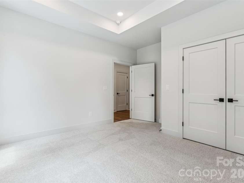 2412 Crestview Drive, Charlotte, NC 28216.  MLS# CAR4332817, YatesRealty ID 43411. 