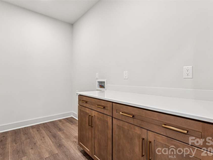 2412 Crestview Drive, Charlotte, NC 28216.  MLS# CAR4332817, YatesRealty ID 43411. 