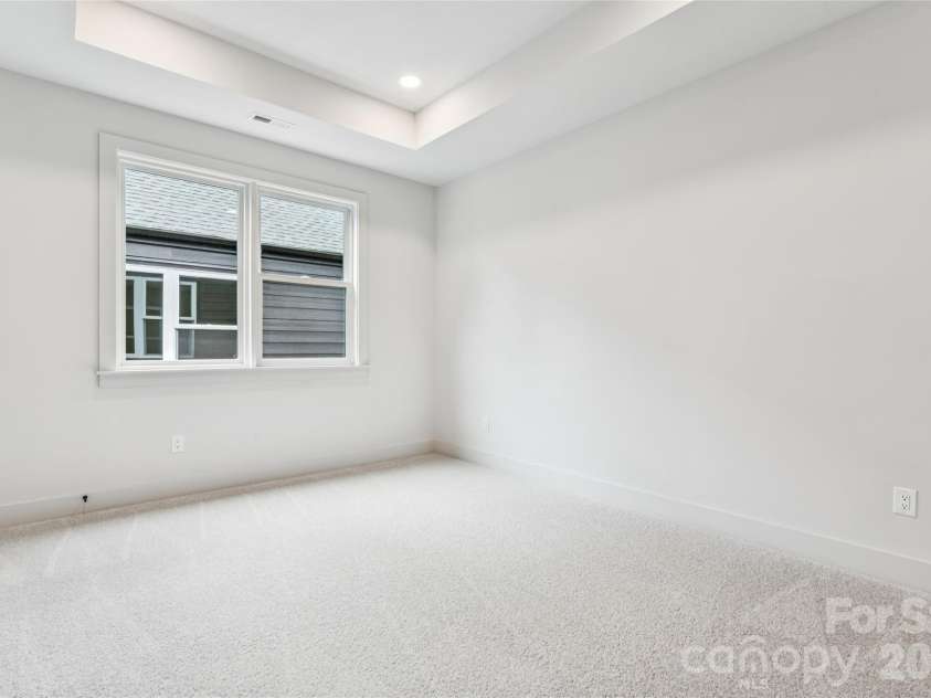 2412 Crestview Drive, Charlotte, NC 28216.  MLS# CAR4332817, YatesRealty ID 43411. 