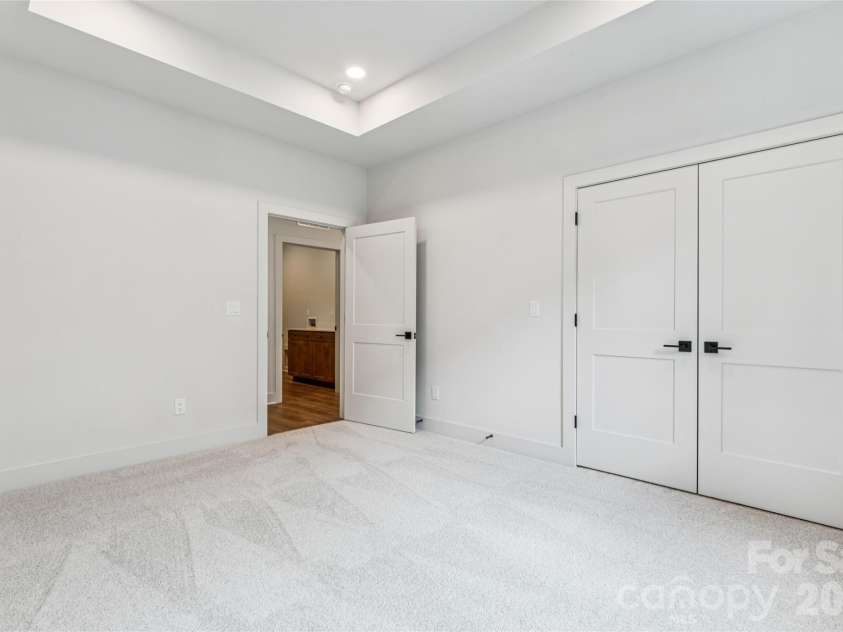 2412 Crestview Drive, Charlotte, NC 28216.  MLS# CAR4332817, YatesRealty ID 43411. 