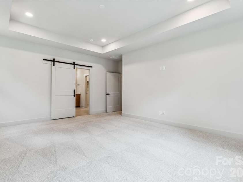 2412 Crestview Drive, Charlotte, NC 28216.  MLS# CAR4332817, YatesRealty ID 43411. 