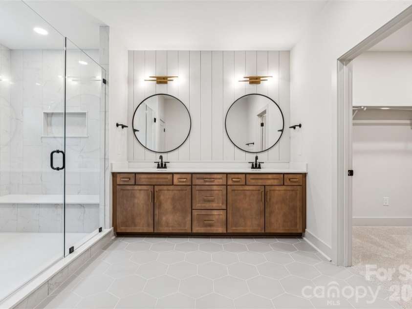 2412 Crestview Drive, Charlotte, NC 28216.  MLS# CAR4332817, YatesRealty ID 43411. 