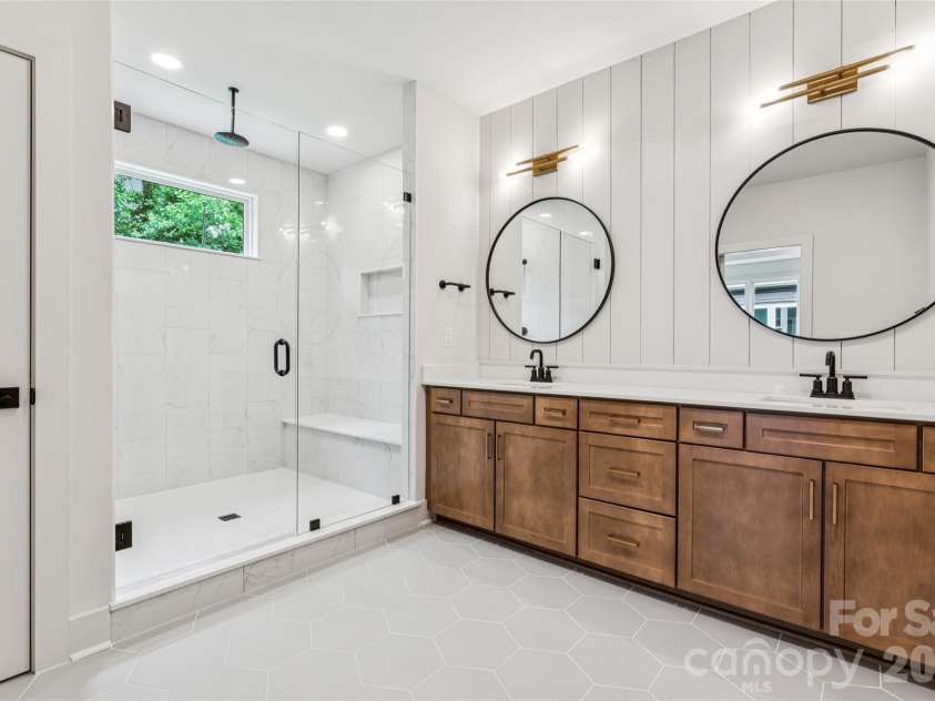 2412 Crestview Drive, Charlotte, NC 28216.  MLS# CAR4332817, YatesRealty ID 43411. 
