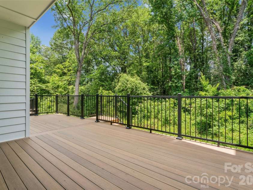 2412 Crestview Drive, Charlotte, NC 28216.  MLS# CAR4332817, YatesRealty ID 43411. 