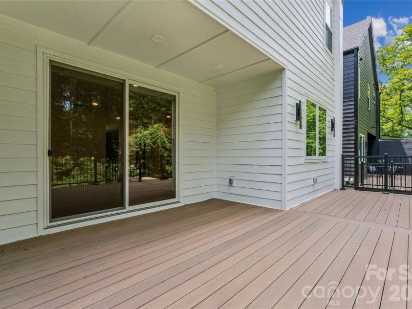 2412 Crestview Drive, Charlotte, NC 28216.  MLS# CAR4332817, YatesRealty ID 43411. 